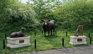 Westhoughton history cast in bronze and gold as sculptures approved
