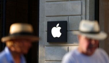 Apple seeks dismissal of fraud lawsuit over Siri AI, Epic injunction