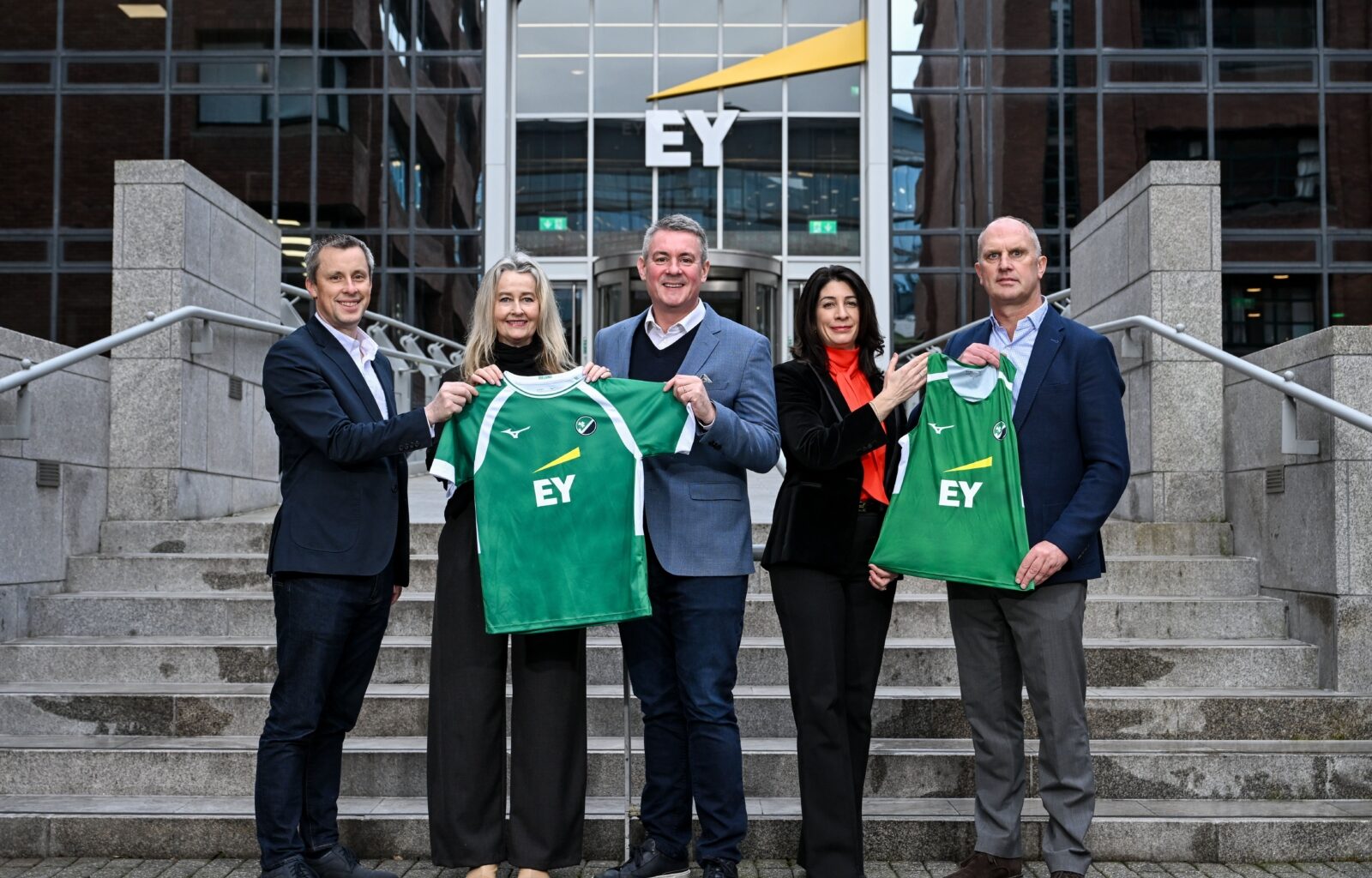 Hockey Ireland strikes major new 3-year sponsorship as EY assumes primary front of shirt placement across Ireland Senior Women’s and Senior Men’s hockey teams.
