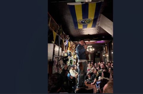 Watch: Famous singer plays impromptu gig in Rossie pub in London - News