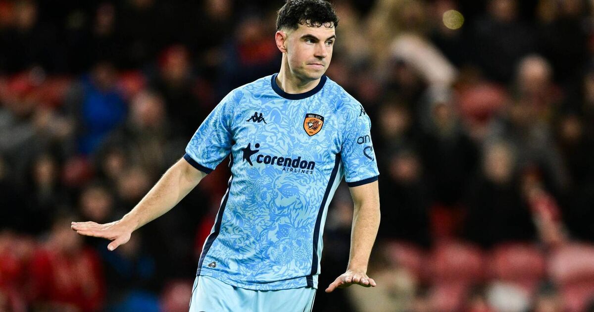 John Egan set to stay at Hull, Kenny joins Bolton on loan