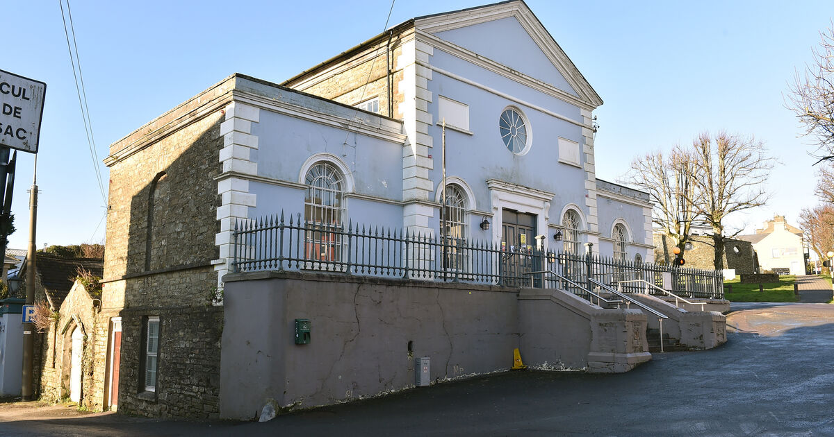 Man ran after he was stopped and questioned by gardaí in Cork town 