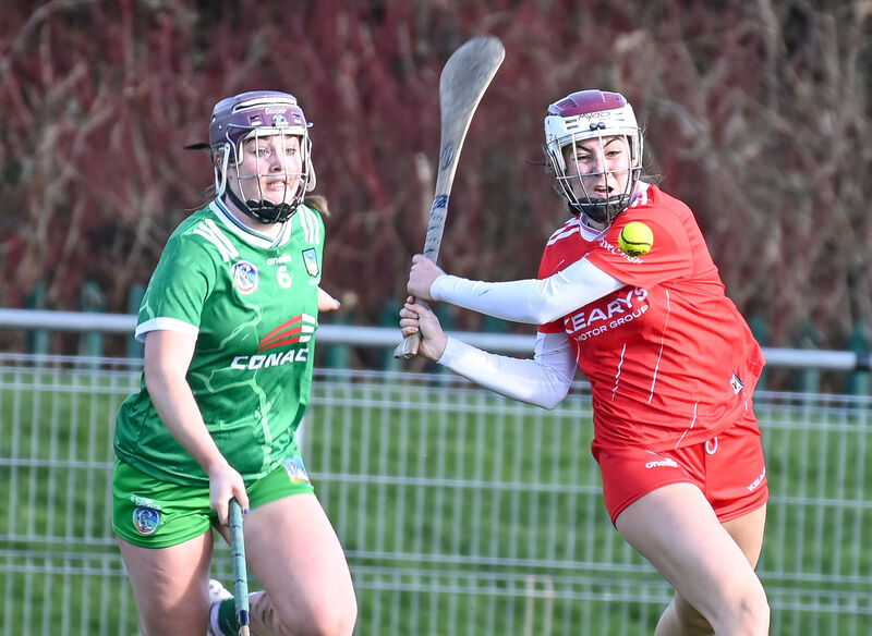  Cork's Cliona Harte shoots as Limerick's Aoife Morrissey closes in. Picture: David Keane.