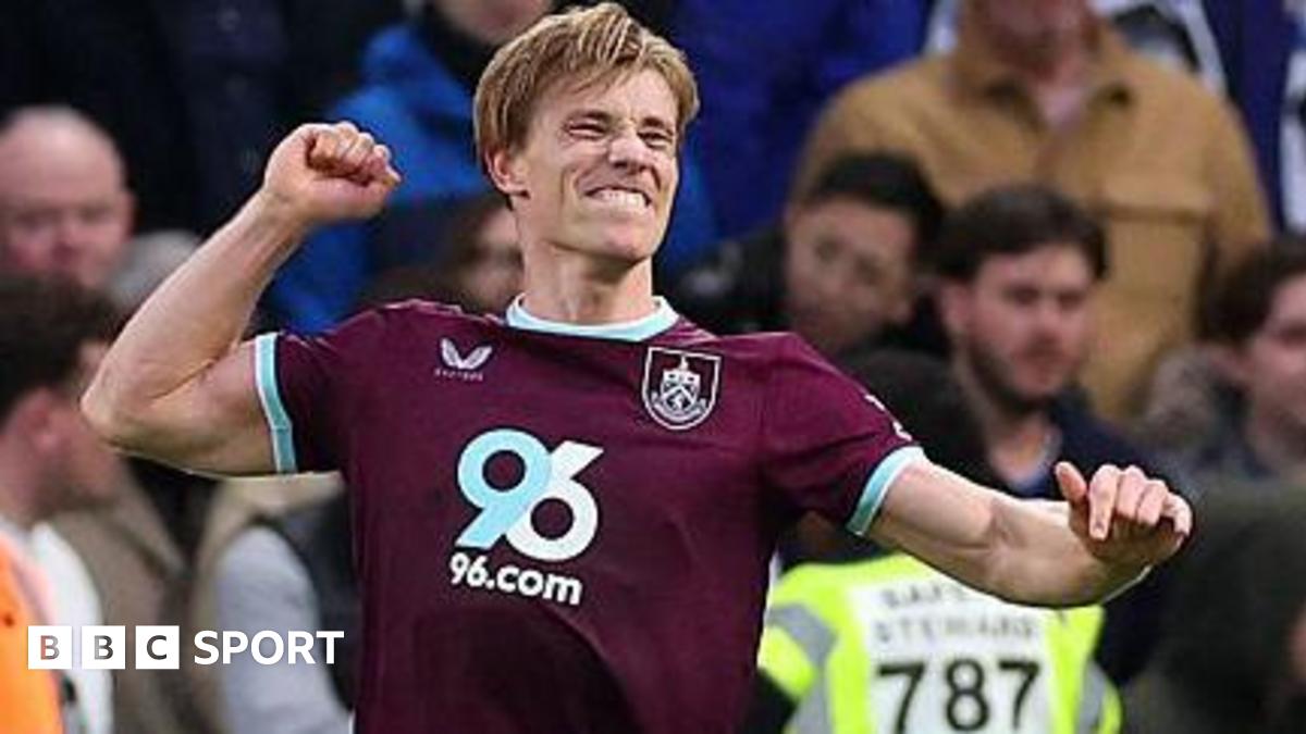 Chelsea 1-1 Burnley: Burnley snatch draw against 10-man Chelsea