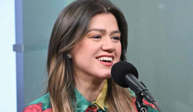 Kelly Clarkson Says Ending Her Talk Show Was an "Easy Decision as a Mama"