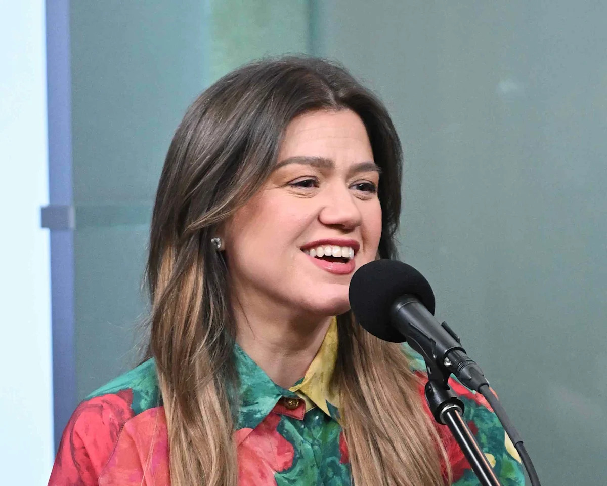 Kelly Clarkson Says Ending Her Talk Show Was an "Easy Decision as a Mama"