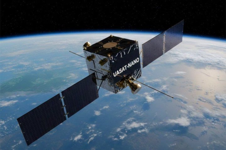 A render shows a STETMAN UASAT-NANO CubeSat prototype in orbit with deployed solar panels. (Source: STETMAN) A render shows a STETMAN UASAT-NANO CubeSat prototype in orbit with deployed solar panels. (Source: STETMAN)