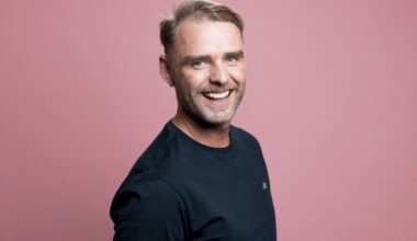 Wicklow man steals show on ‘First Dates’ with raw honesty, a rose and a striptease