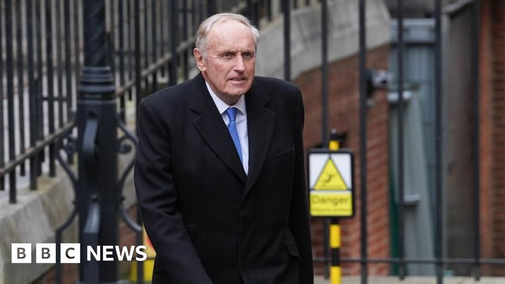 Former Daily Mail editor tells hacking trial allegations are 'preposterous' - BBC