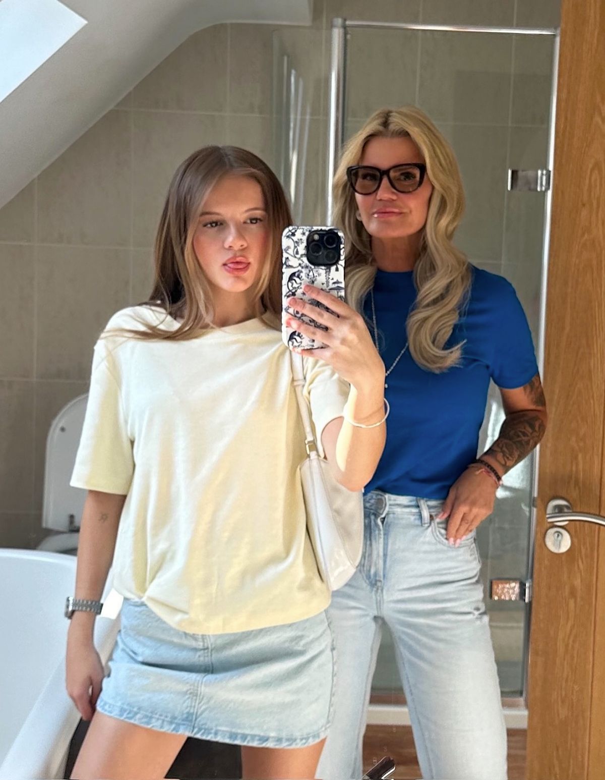 Heidi Katona poses for a mirror selfie with mum Kerry Katona