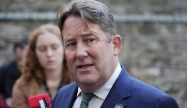 Transport minister rules out changes to taxi system to benefit Uber