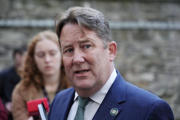 Transport minister rules out changes to taxi system to benefit Uber