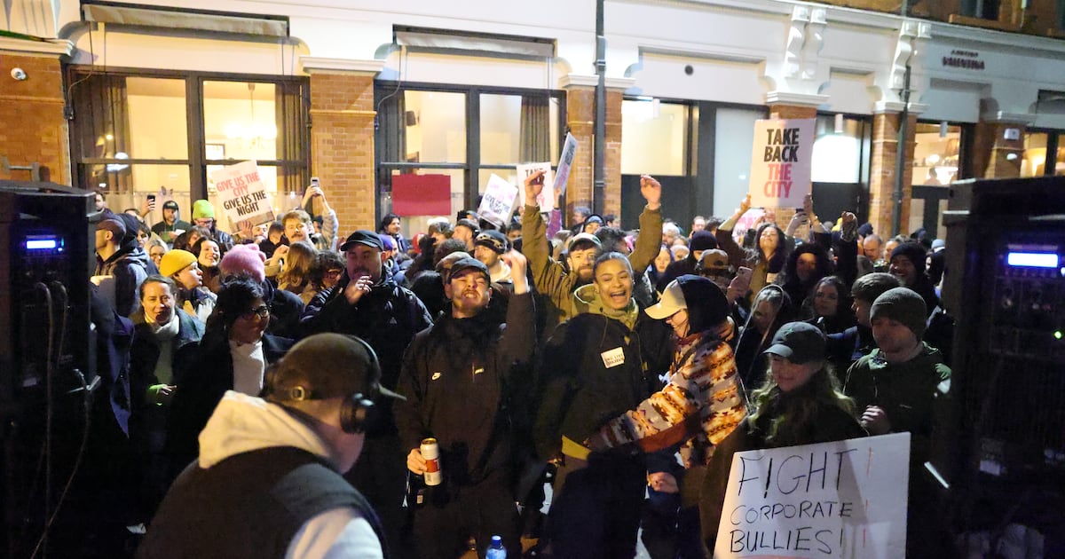 Crowd raves in protest outside Dublin hotel seeking injunction against Yamamori Izakaya – The Irish Times