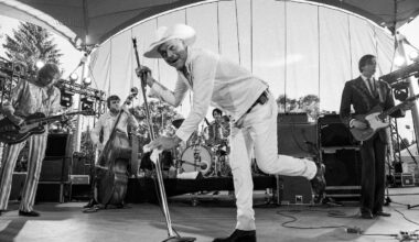 Sadies drummer Mike Belitsky talks about sharing a stage with the late Gord Downie: ‘He brought it every night’