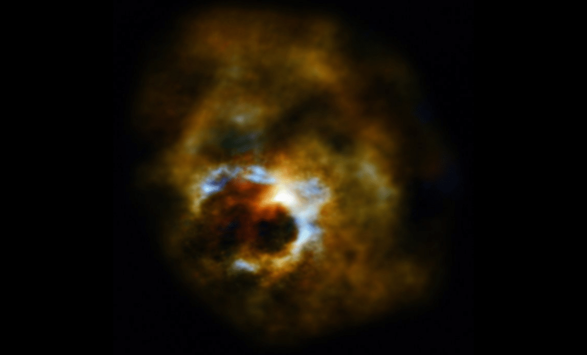 Astronomers Capture Bizarre Heart Shaped Gas Cloud From Dying Star