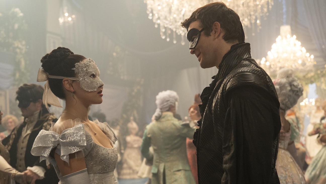 Yerin Ha as Sophie Baek, Luke Thompson as Benedict Bridgerton in episode 401 of Bridgerton