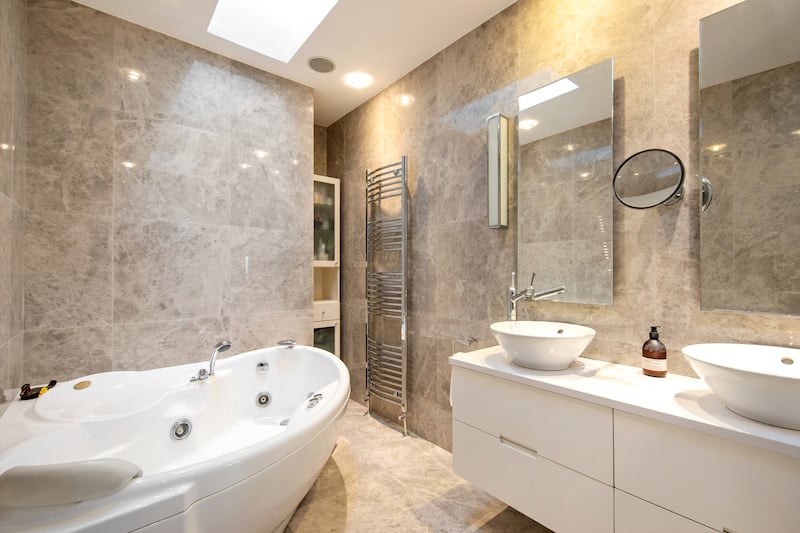 Main bedroom en suite