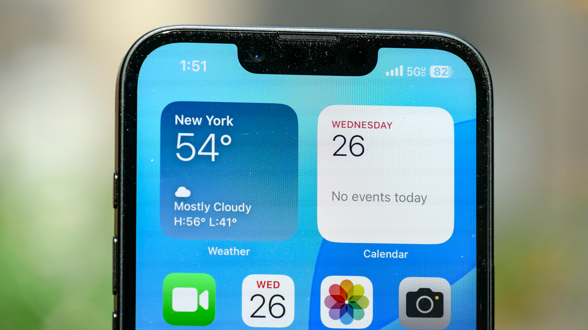iPhone 16e Dynamic Island.