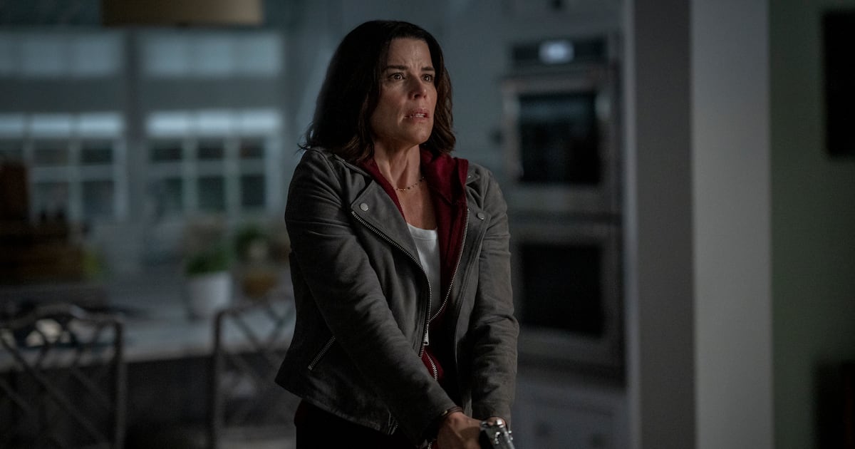 Neve Campbell and Courteney Cox return for meta-textual bloodletting – The Irish Times