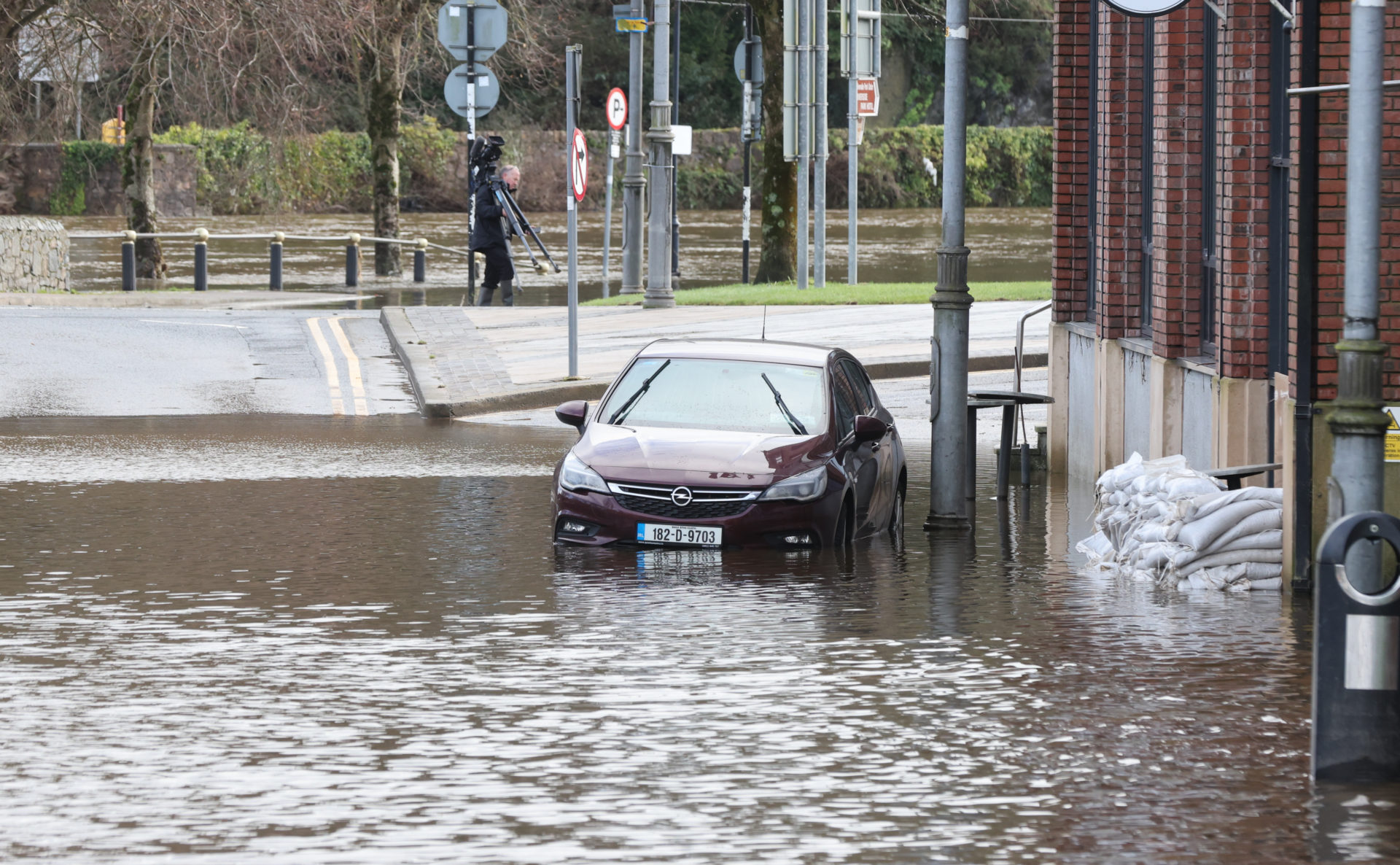 28/01/2026 Wexford, Ireland. A car is abandoned in the flood waters on the Quays in Enniscorthy. A major flood clean-up is underway in Enniscorthy, Co Wexford, after the River Slaney burst its banks during Storm Chandra yesterday, flooding homes and businesses for the sixteenth time since 2001. Local officials are calling for long-delayed flood relief works to be revived, while the Government has made emergency financial support available to affected residents. Photograph: Eamonn Farrell / © RollingNews.ie