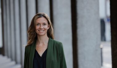 Holly Cairns urges Taoiseach not to ‘bow to bullies’ when visiting Trump in Oval Office – The Irish Times