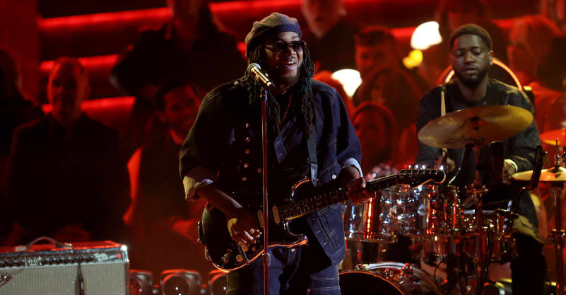 Leon Thomas’s 2026 Grammy look was denim couture