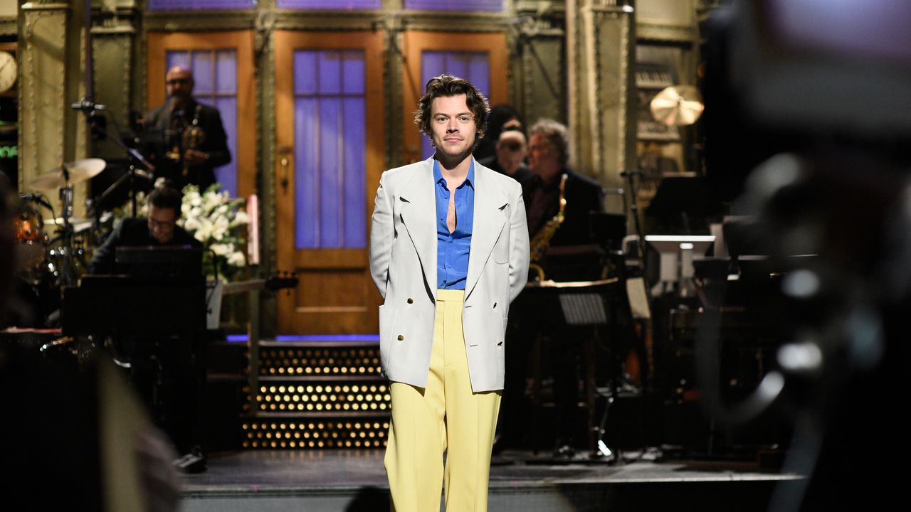 Harry Styles Set to Host and Play SNL