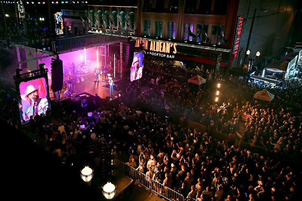 Tennessee’s low cost of living and lack of taxes on retirement income make it a desirable destination for retirees on Social Security looking to settle down