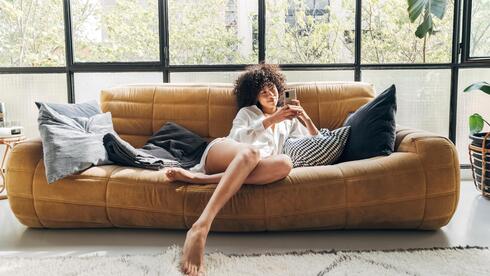 Gen Z ditches gray and black faucets, embraces warm earth tones for 2026