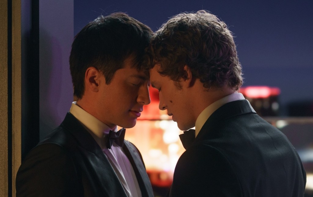 Hudson Williams as Shane Hollander and Connor Storrie as Ilya Rozanov