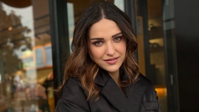 Himanshi Khurana is known for her work in the 2013 Punjabi movie Sadda Haq.