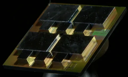 ISSCC: Electro-optical router in a chiplet package