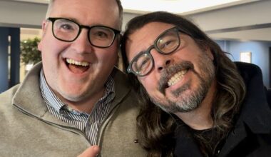 Lucky Kerry man bumps into Foo Fighters’ Dave Grohl while grabbing a coffee in Dingle