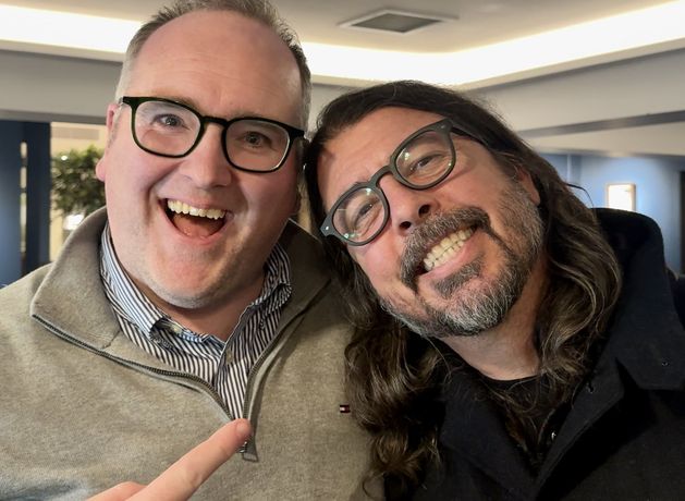 Lucky Kerry man bumps into Foo Fighters’ Dave Grohl while grabbing a coffee in Dingle