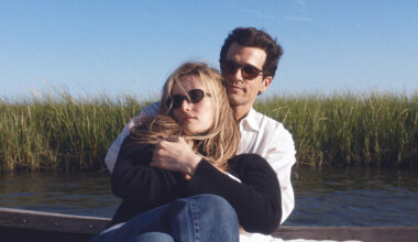 Love Story: John F. Kennedy Jr. and Carolyn Bessette, Battery Park Season 1, Episode 5, (l-r) Sarah Pidgeon as Carolyn Bessette, Paul Anthony Kennedy as John F. Kennedy Jr.