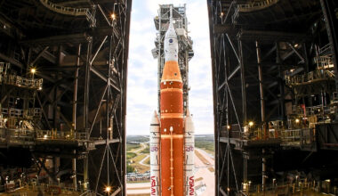 NASA Retries Crucial Fueling Test For Moon Rocket After Dangerous Leaks : ScienceAlert