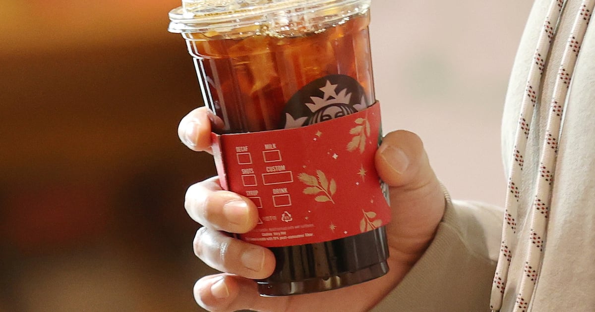 2-3 Coffee Cups or 1-2 Tea Cups Linked to Lower Dementia Risk - 조선일보