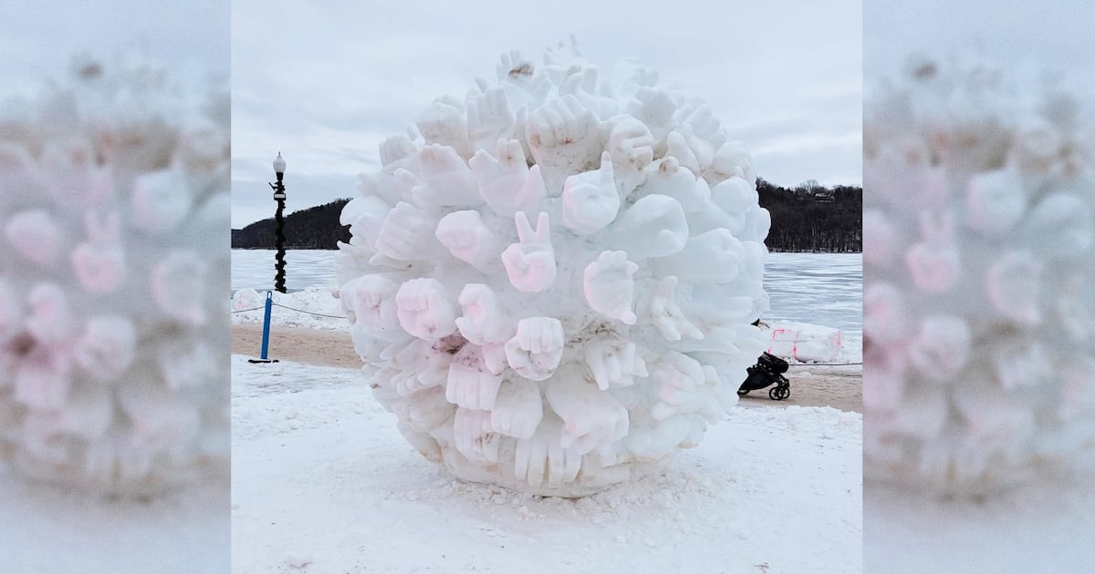 Flight Descends Into ‘Nightmare’ as Passengers Worship at 40,000 Feet - The Daily Beast