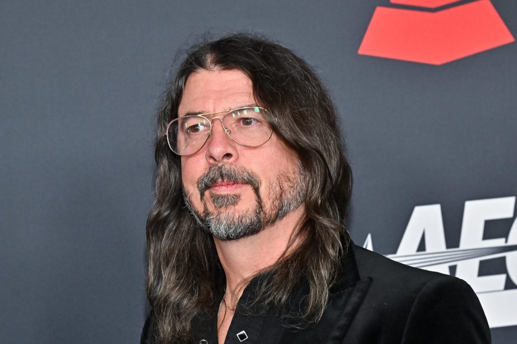Dave Grohl Explains Josh Freese’s Exit From Foo Fighters