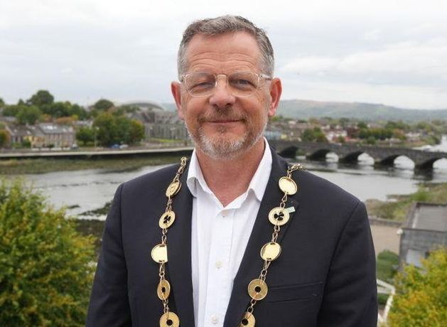 Government ministers urge calm after Limerick Mayor taken ill during heated Council debate