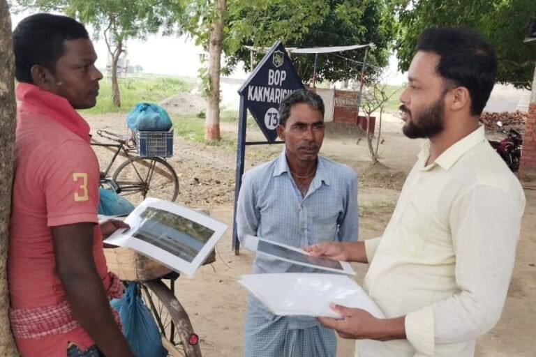 An official speaks to local community members during an awareness drive to alleviate myths and fears about the gharial. Image by Mohd Shahnawaz Khan/WWF-India.