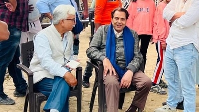Dharmendra with Sriram Raghavan during the shoot of Ikkis in Lucknow in 2023.