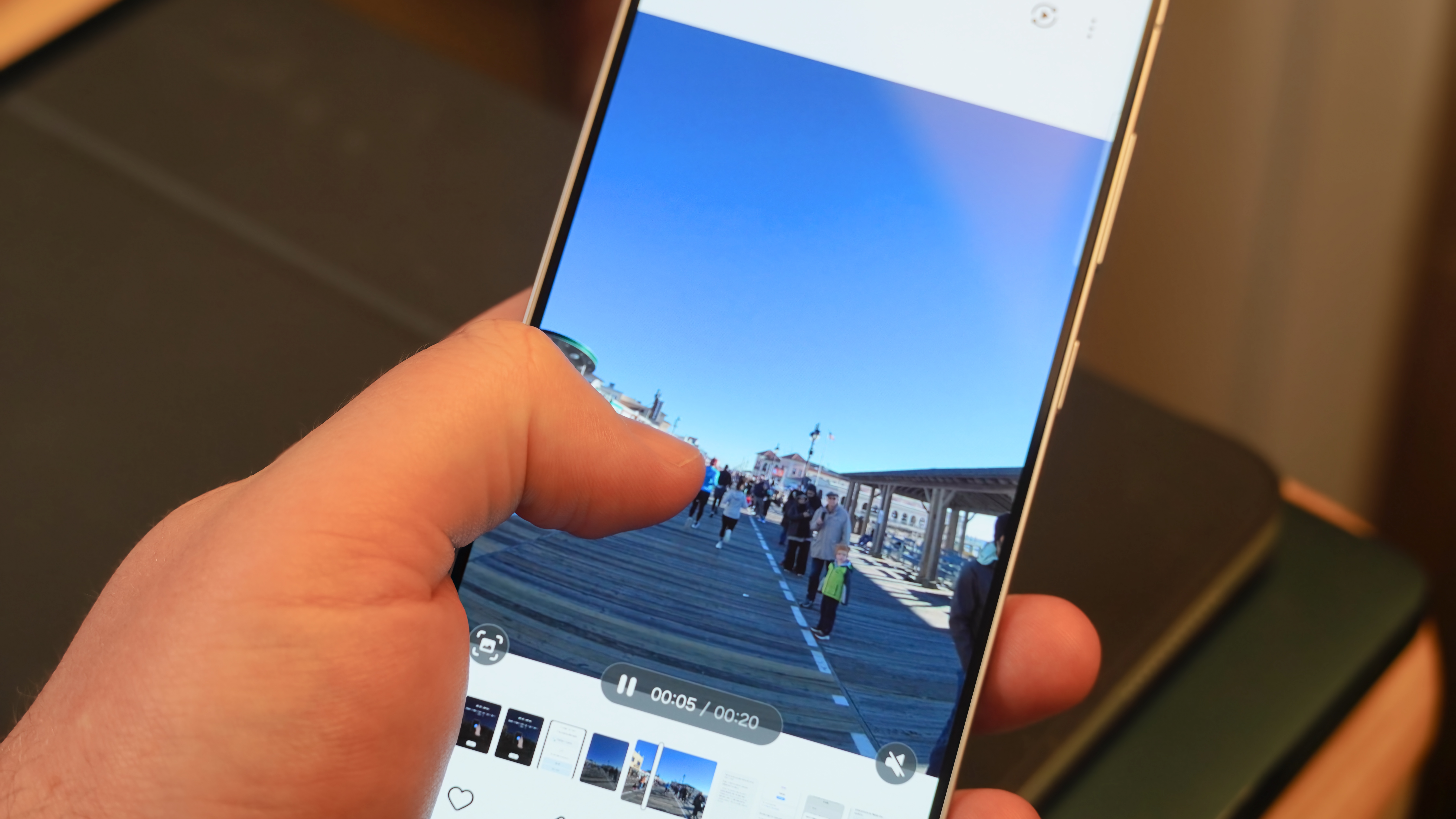The Instant slow-mo feature in the Samsung Gallery app.
