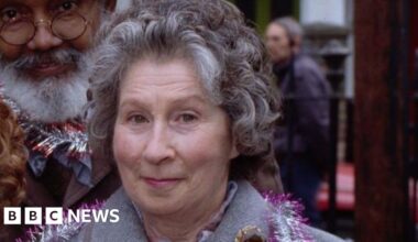 Former EastEnders star Elizabeth Kelly dies at the age of 104 - BBC