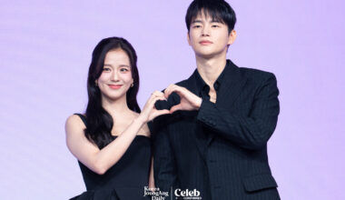 Actors Jisoo and Seo In-guk pose for a photo during a press conference for the Netflix original series “Boyfriend on Demand” at the JW Marriott Dongdaemun Square Seoul in central Seoul on Feb. 26. [DANIELA GONZALEZ PEREZ]