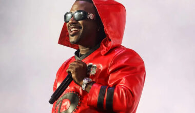 Ray J applied 'fake blood' to his eyes and heart monitor before alarming live show, photographer alleges