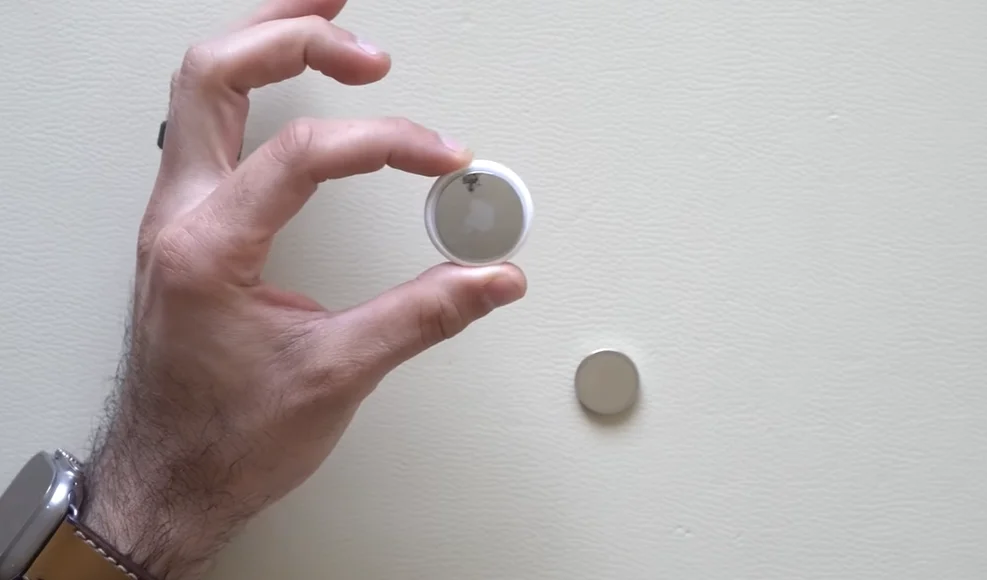 A US tech creator reveals a simple AirTag setup trick Apple doesn’t explain, plus a small habit that makes trackers far more useful day to day