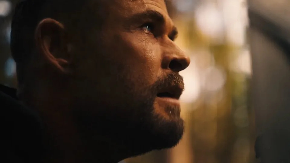  Thor praying in Avengers: Doomsday trailer. 