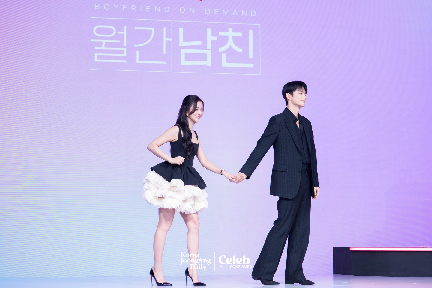 Actors Jisoo and Seo In-guk pose for a photo during a press conference for the Netflix original series “Boyfriend on Demand” at the JW Marriott Dongdaemun Square Seoul in central Seoul on Feb. 26. [DANIELA GONZALEZ PEREZ]