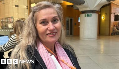 'London bus driver who punched thief made me feel safe' - BBC